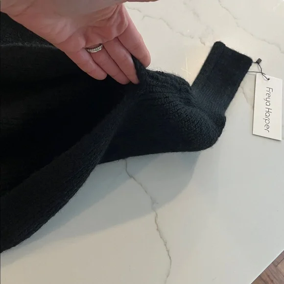 NWT FREYA HARPER Lush Black Sweater Scarf Shrug Indulgently Soft w/a Mohair look